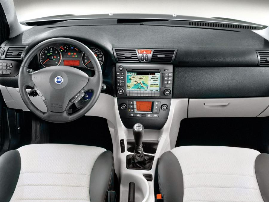 Торпедо Fiat Stilo 5-Door (192) 2004 года  (фото 9 из 42)